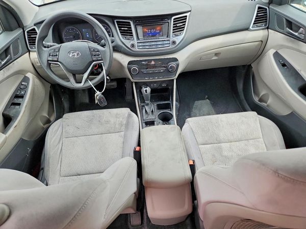 2017 HYUNDAI TUCSON SE (no options)