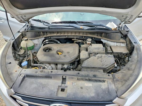 2017 HYUNDAI TUCSON SE (no options)