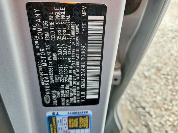2017 HYUNDAI TUCSON SE (no options)