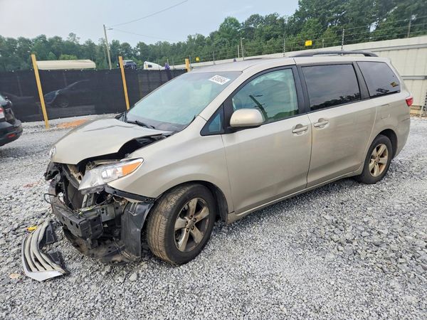 2017 TOYOTA SIENNA LE Mobility/LE