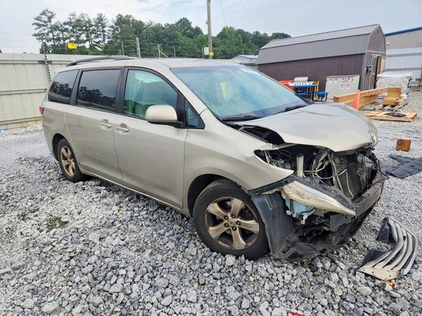2017 TOYOTA SIENNA LE Mobility/LE