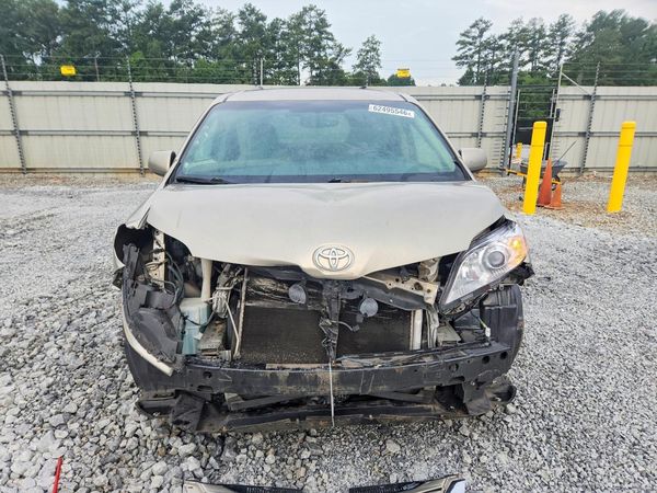 2017 TOYOTA SIENNA LE Mobility/LE