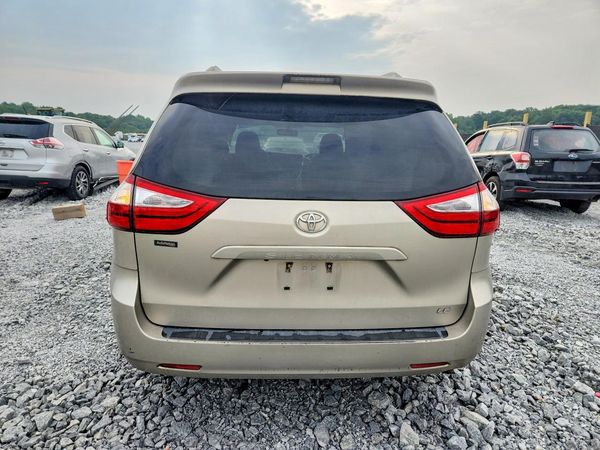 2017 TOYOTA SIENNA LE Mobility/LE