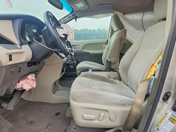 2017 TOYOTA SIENNA LE Mobility/LE