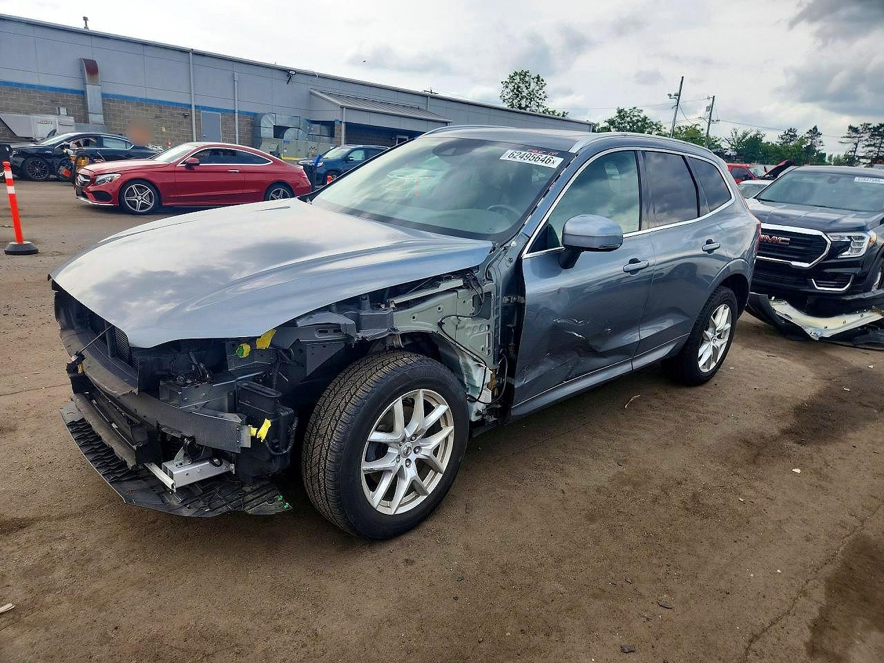 2018 VOLVO XC60 Momentum