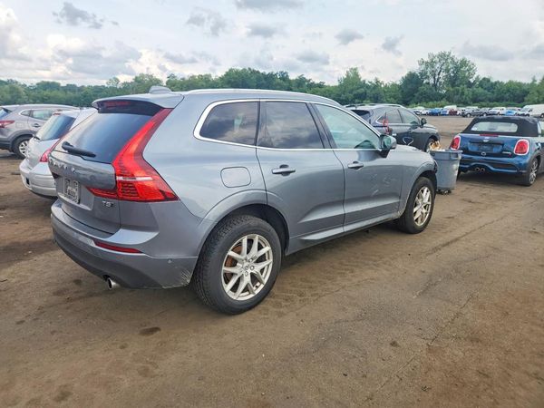 2018 VOLVO XC60 Momentum