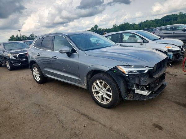 2018 VOLVO XC60 Momentum
