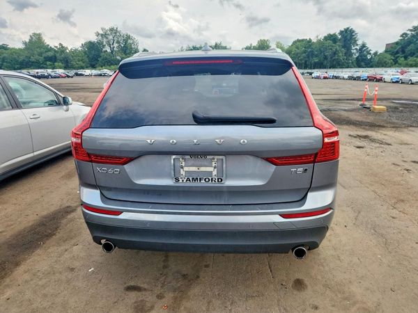 2018 VOLVO XC60 Momentum