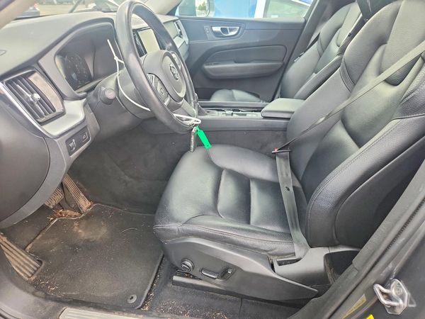 2018 VOLVO XC60 Momentum