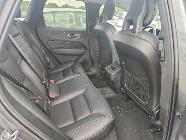 2018 VOLVO XC60 Momentum