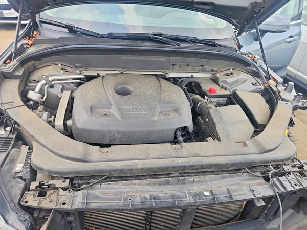 2018 VOLVO XC60 Momentum