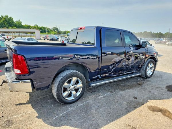 2017 RAM 1500 SLT CREW CAB 4X4