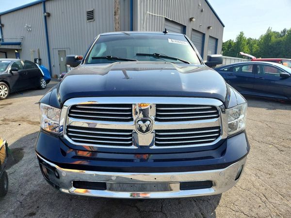 2017 RAM 1500 SLT CREW CAB 4X4