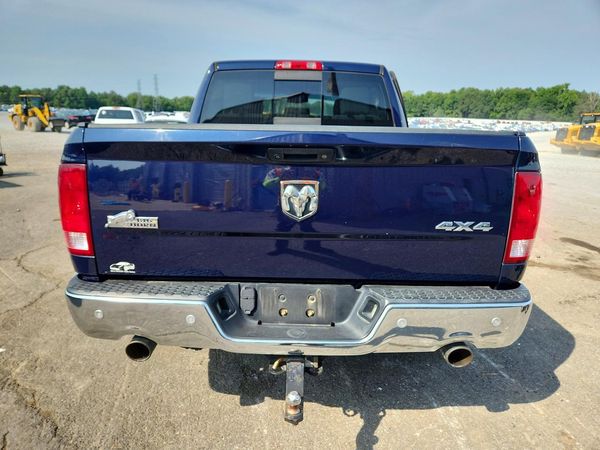 2017 RAM 1500 SLT CREW CAB 4X4