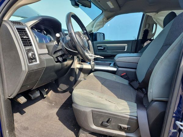 2017 RAM 1500 SLT CREW CAB 4X4