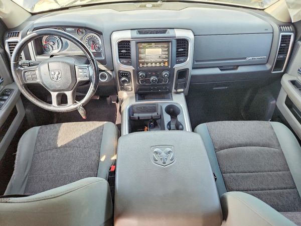 2017 RAM 1500 SLT CREW CAB 4X4