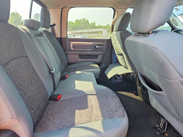 2017 RAM 1500 SLT CREW CAB 4X4
