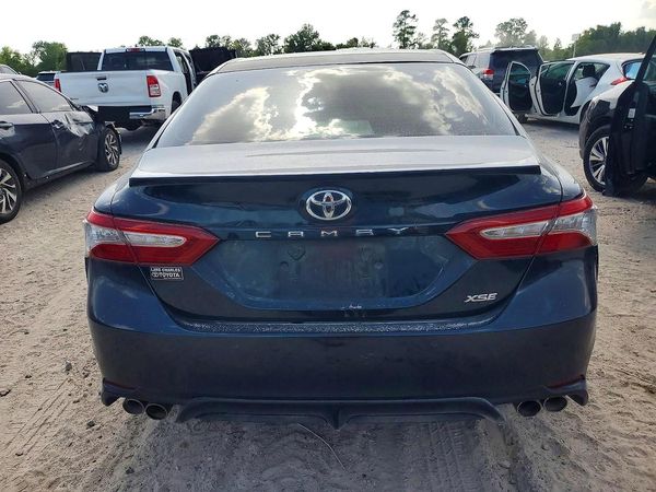 2018 TOYOTA CAMRY