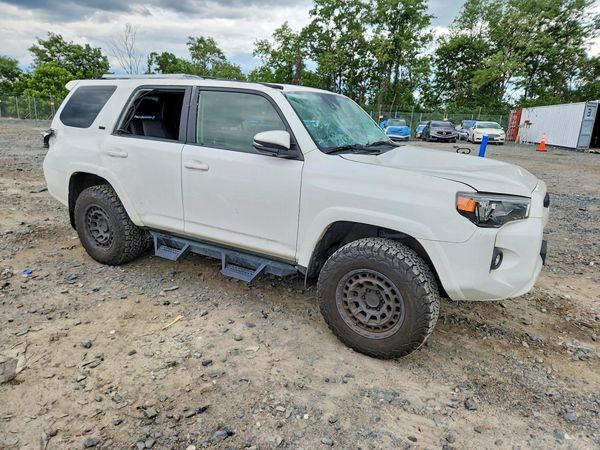2022 TOYOTA 4RUNNER SR5 Prem