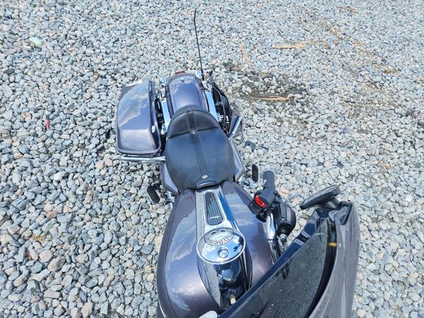 2015 HARLEY-DAVIDSON FL