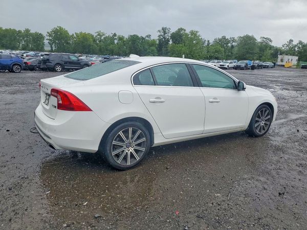 2017 VOLVO S60