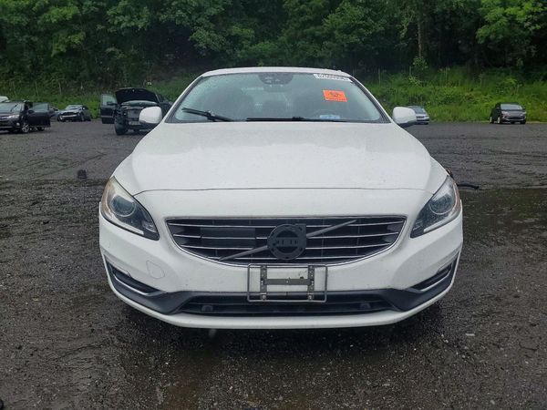 2017 VOLVO S60