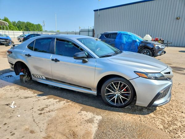 2021 TOYOTA CAMRY SE — Passenger 3/4