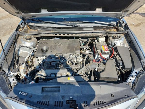 2021 TOYOTA CAMRY SE — Engine bay