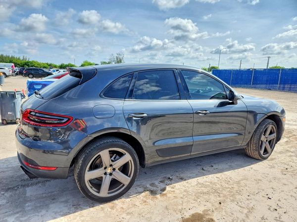 2017 PORSCHE MACAN