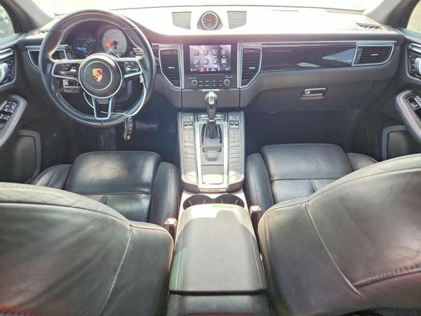 2017 PORSCHE MACAN