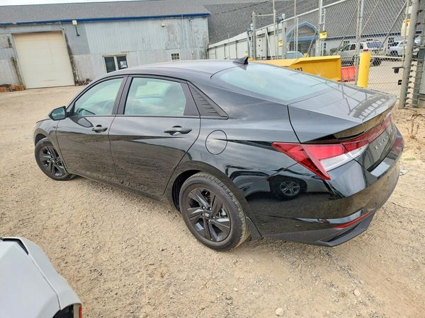 2022 HYUNDAI ELANTRA SEL w/ Convenience Pkg