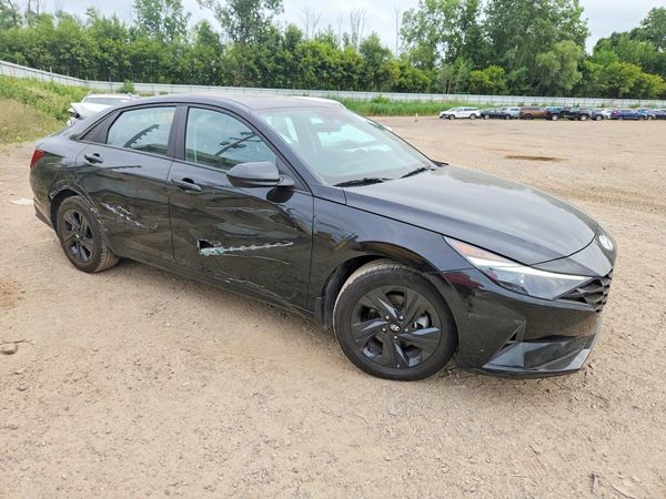 2022 HYUNDAI ELANTRA SEL w/ Convenience Pkg