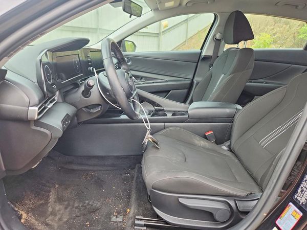 2022 HYUNDAI ELANTRA SEL w/ Convenience Pkg