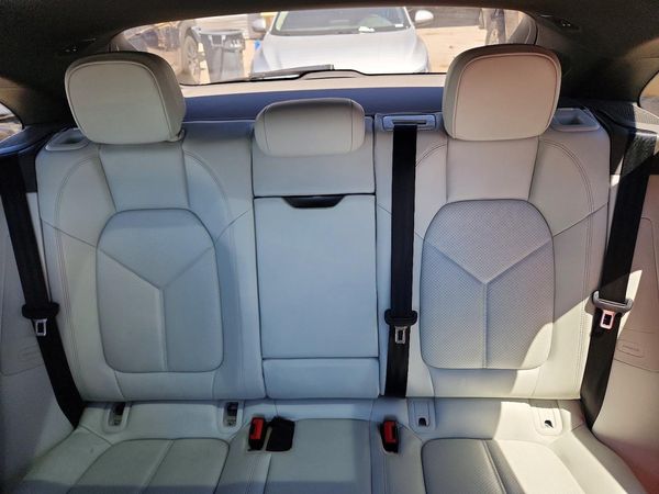 2021 PORSCHE MACAN Base