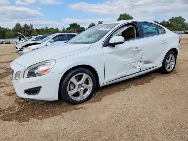 2013 VOLVO S60