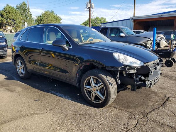 2016 PORSCHE CAYENNE