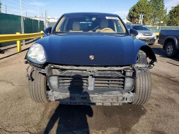 2016 PORSCHE CAYENNE
