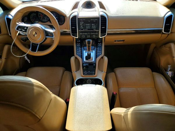 2016 PORSCHE CAYENNE
