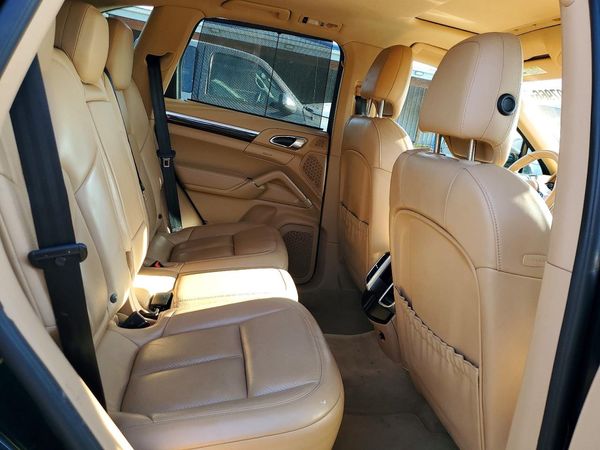 2016 PORSCHE CAYENNE