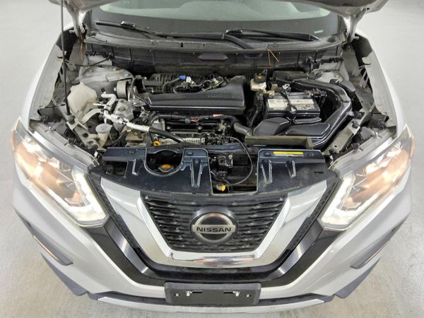 2018 NISSAN ROGUE — Engine bay