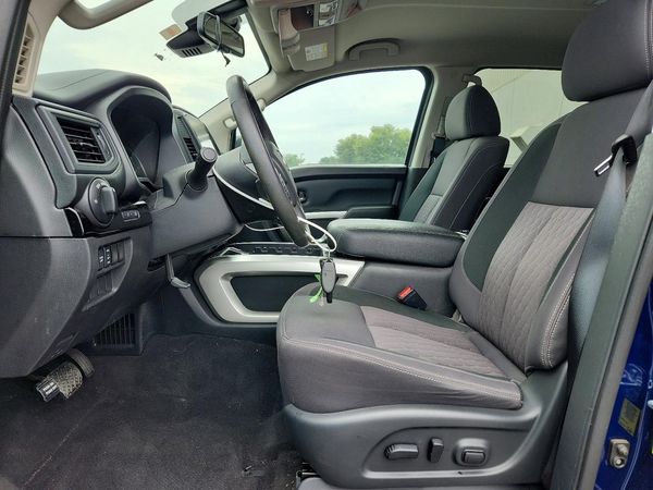2024 NISSAN TITAN Crew Cab