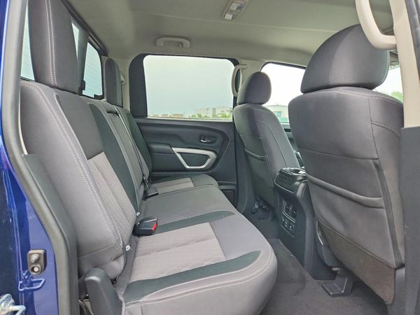 2024 NISSAN TITAN Crew Cab