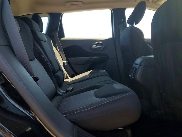2015 JEEP CHEROKEE SPORT 4X4