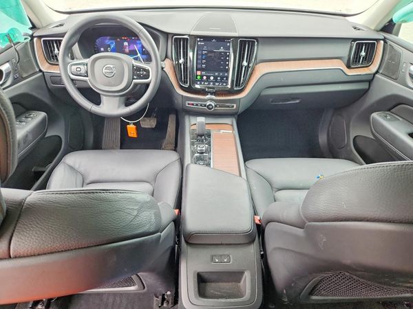 2023 VOLVO XC60 Plus Bright