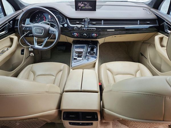 2018 AUDI Q7 quattro Premium Plus