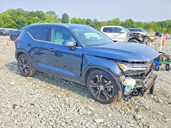 2019 VOLVO XC40 Inscription