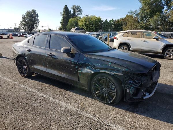 2024 VOLVO S60 Plus Black Edition