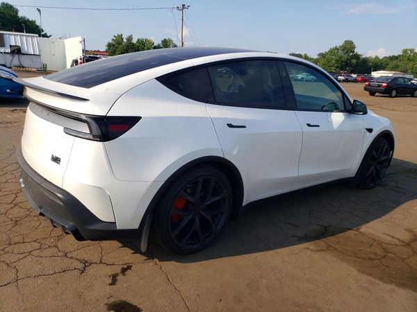 2026 TESLA MODEL Y