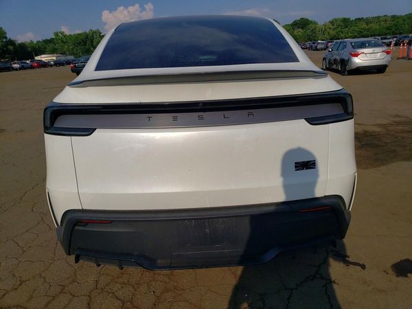 2026 TESLA MODEL Y