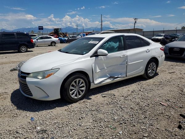 2016 TOYOTA CAMRY